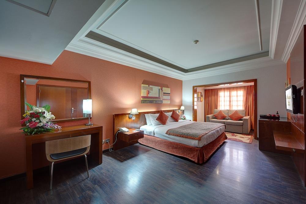Ascot Hotel Дубай Екстериор снимка
