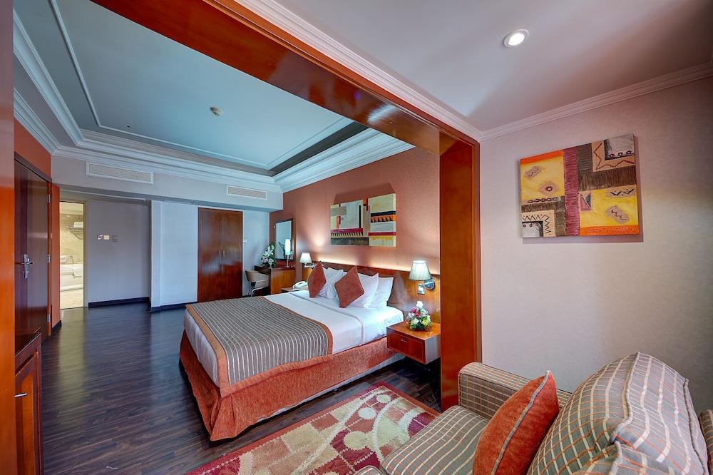 Ascot Hotel Дубай Екстериор снимка