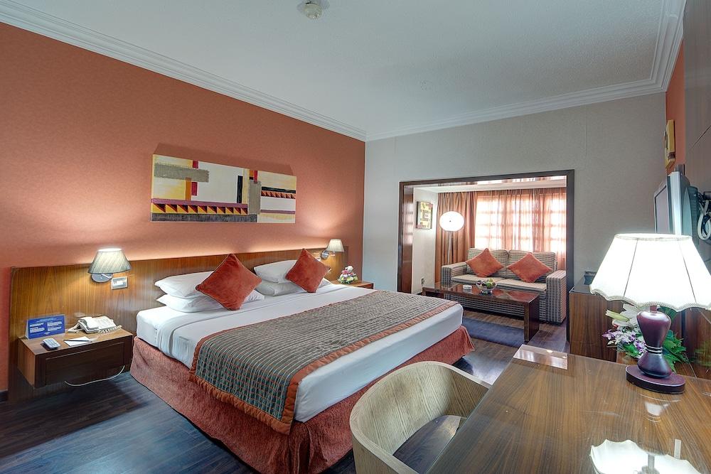 Ascot Hotel Дубай Екстериор снимка