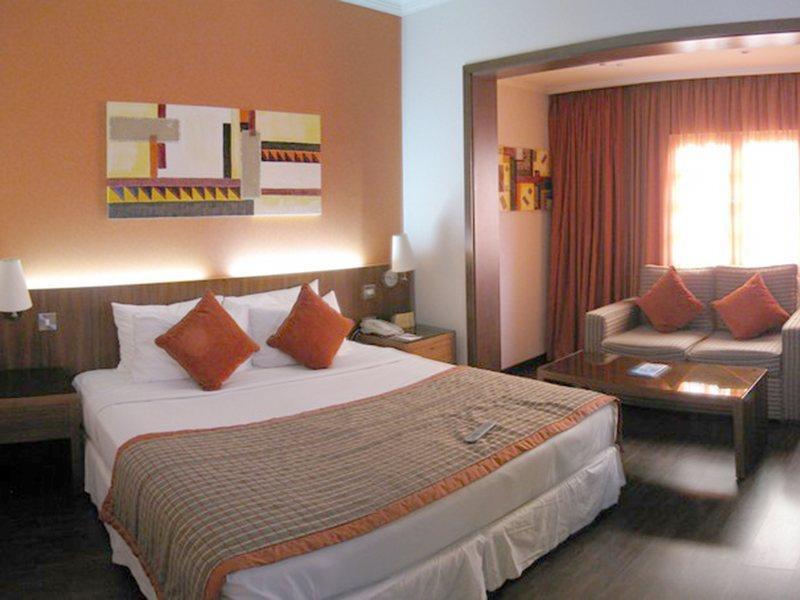 Ascot Hotel Дубай Екстериор снимка