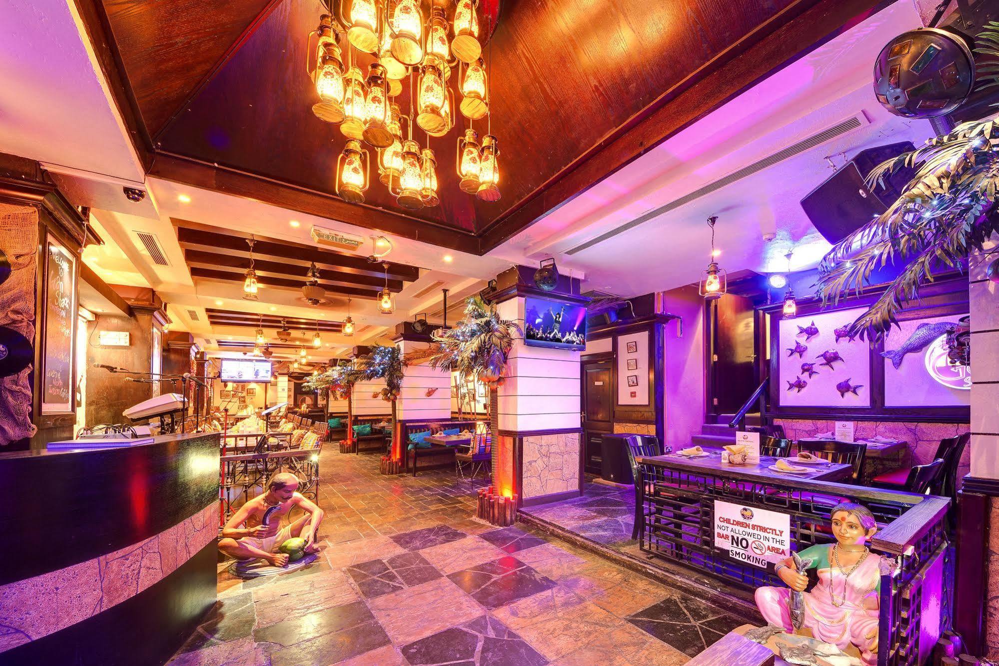 Ascot Hotel Дубай Екстериор снимка